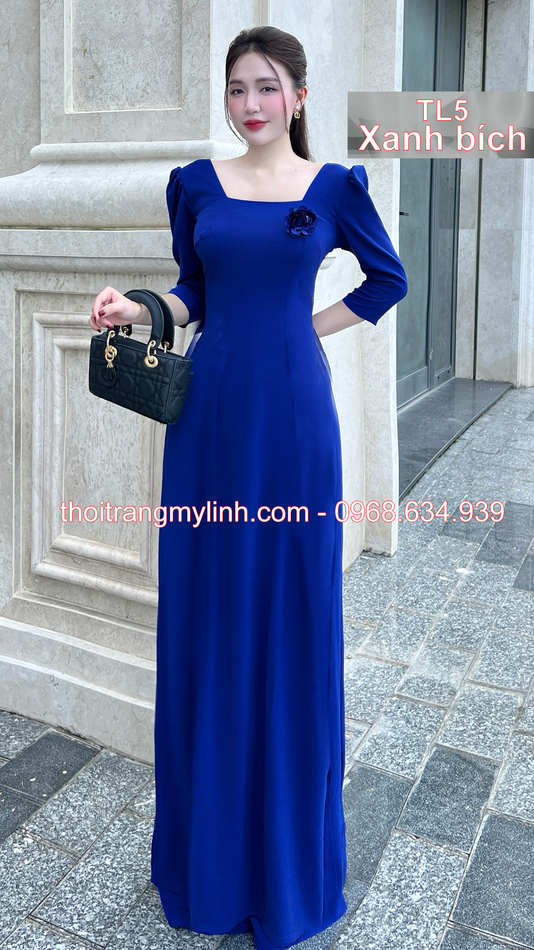 Áo cổ vuông tay lỡ, phồng màu xanh bích