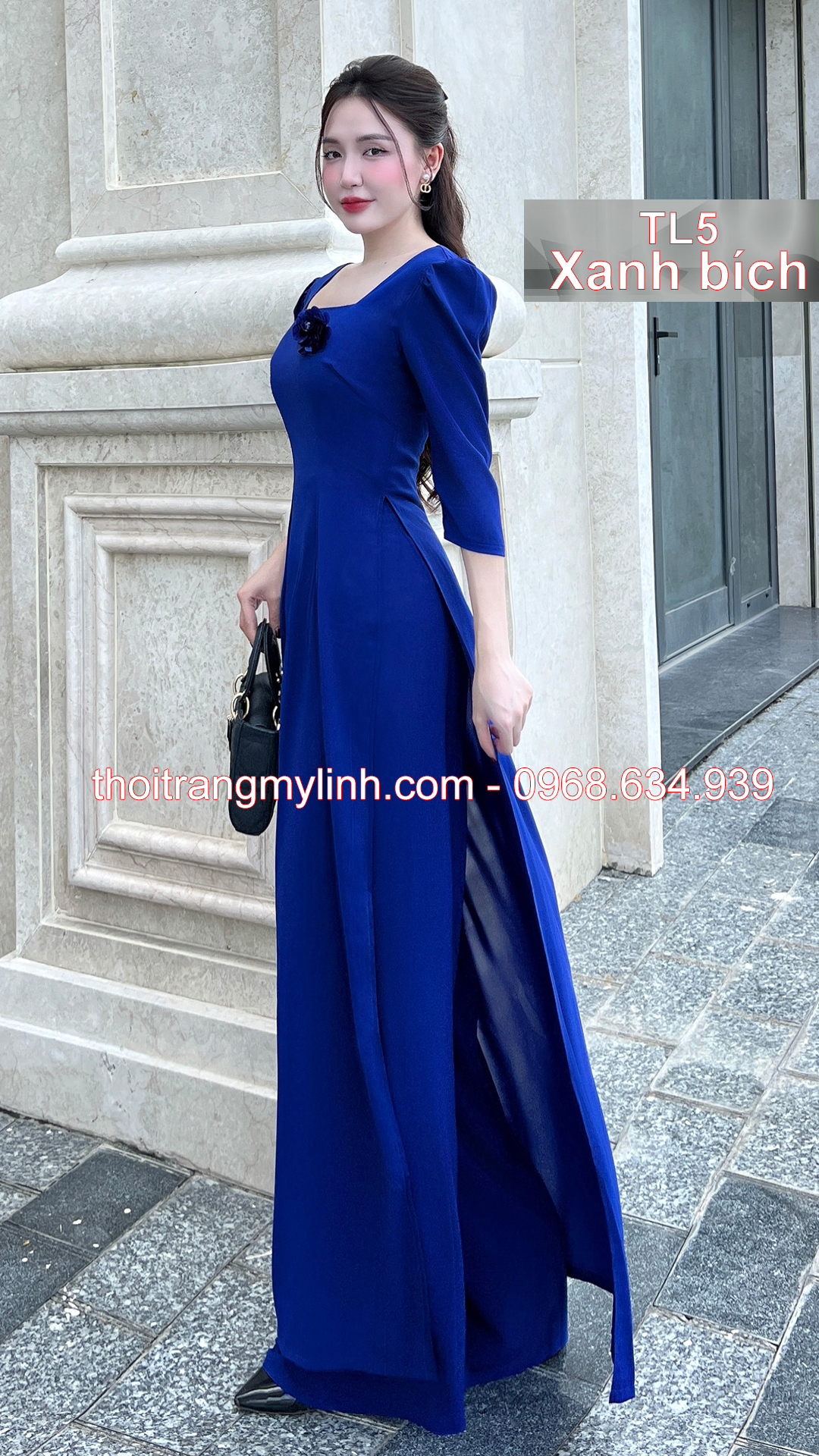 Áo cổ vuông tay lỡ, phồng màu xanh bích