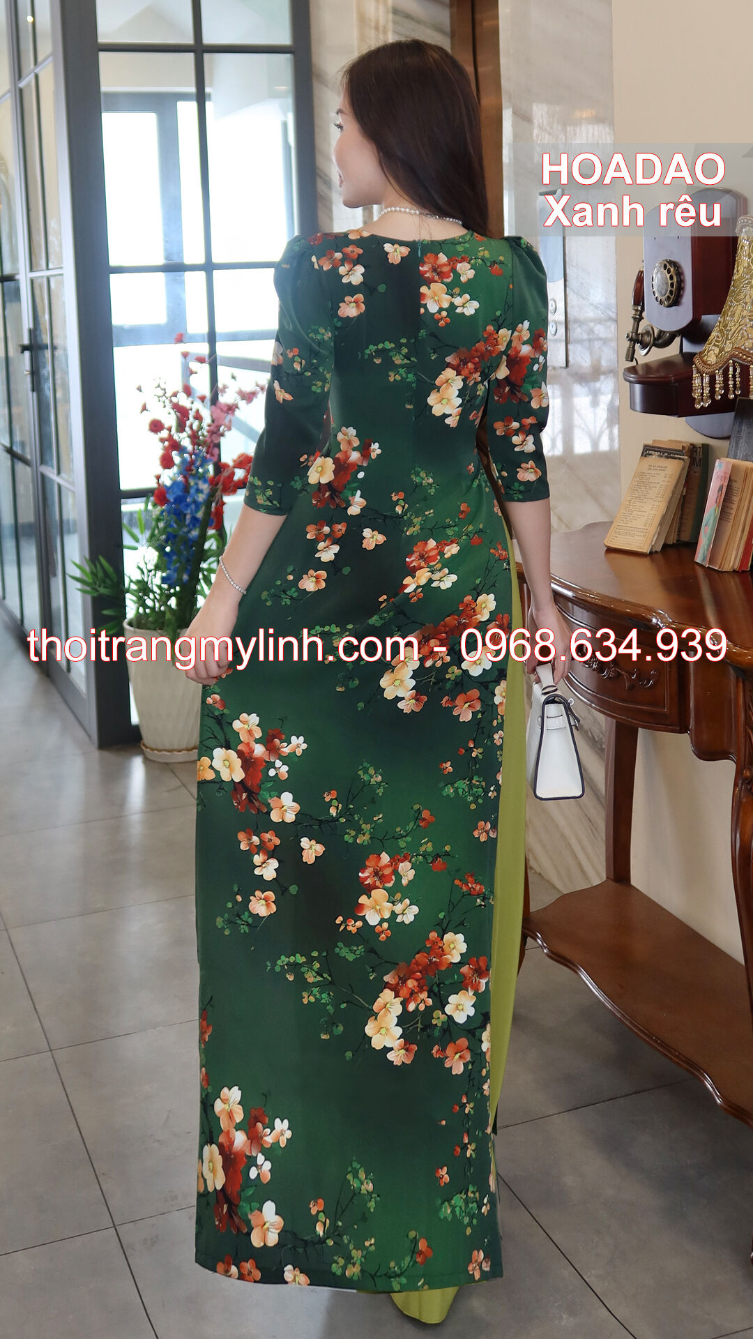 Áo dài cổ tròn họa tiết hoa đào màu xanh rêu